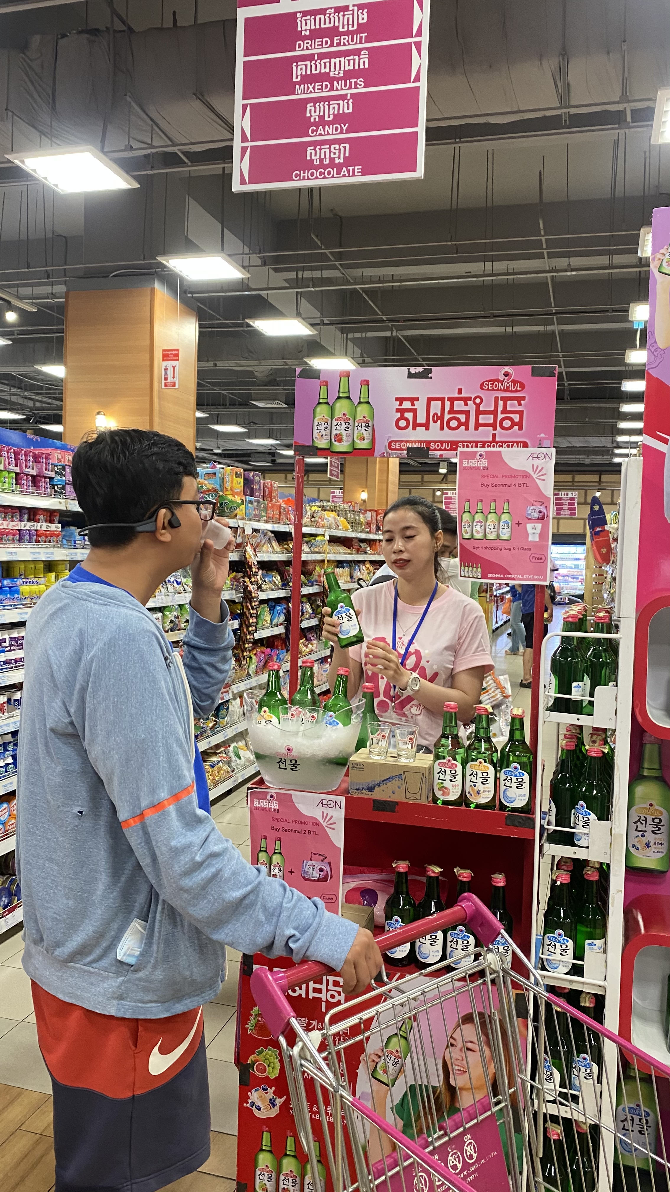 Seonmul wine highlights and customer engagement at AEON Mall 1 event